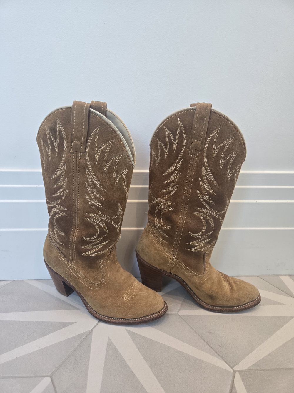 Classic DINGO VINTAGE Women's Tan Suede Western Boots - Picture 3 of 8